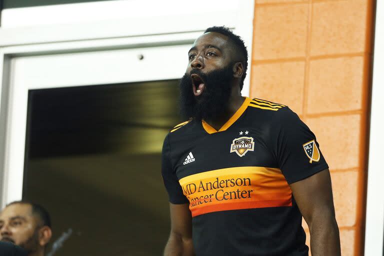 James Harden es parte del directorio de Houston Dynamo, el equipo de la MLS que prestó su cancha para las prácticas de la selección argentina antes del duelo con Ecuador