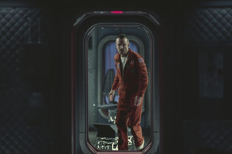 Aaron Paul en el trecer episodio, Beyond the Sea, ambientado en un 1969 alternativo en el que dos astronautas comparten misión en el espacio mientras sus réplicas quedan en la Tierra.