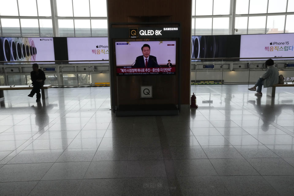 A TV screen shows the live broadcast of South Korean President Yoon Suk Yeol's press conference, at the Seoul Railway Station in Seoul, South Korea, Thursday, May 9, 2024. South Korea’s president on Thursday dismissed calls for independent investigations into allegations involving his wife and top officials, a move expected to draw strong rebukes from his rivals. (AP Photo/Ahn Young-joon)