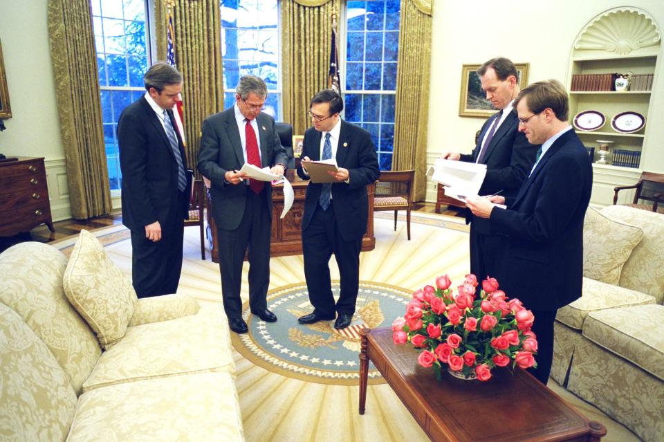 President George W. Bush prepares his State of the Union speech with Dan Bartlett, White House Communications Director, at left, Mike Gerson, director of Presidential Speechwriting, and speech writers Matthew Scully and John McConnell in the Oval Office Thursday, January 23, 2003.