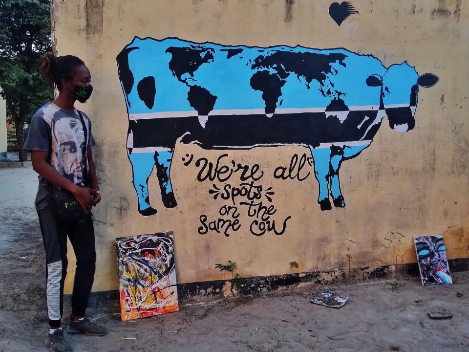 A World Cow mural in Maun, Botswana.