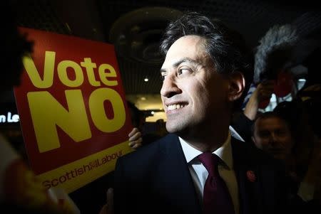 Britain's opposition Labour Party leader Ed Miliband campaigns against Scottish independence in a shopping centre in Edinburgh, Scotland, September 16, 2014. REUTERS/Dylan Martinez