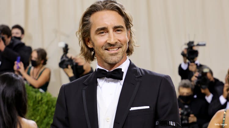 lee-pace-wedding-ring-met-gala-2021-thom-browne-suit-boyfriend-matthew-foley.jpg