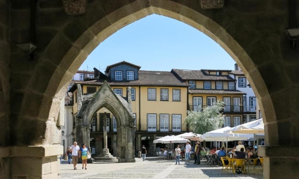 People on Oliveira Square.