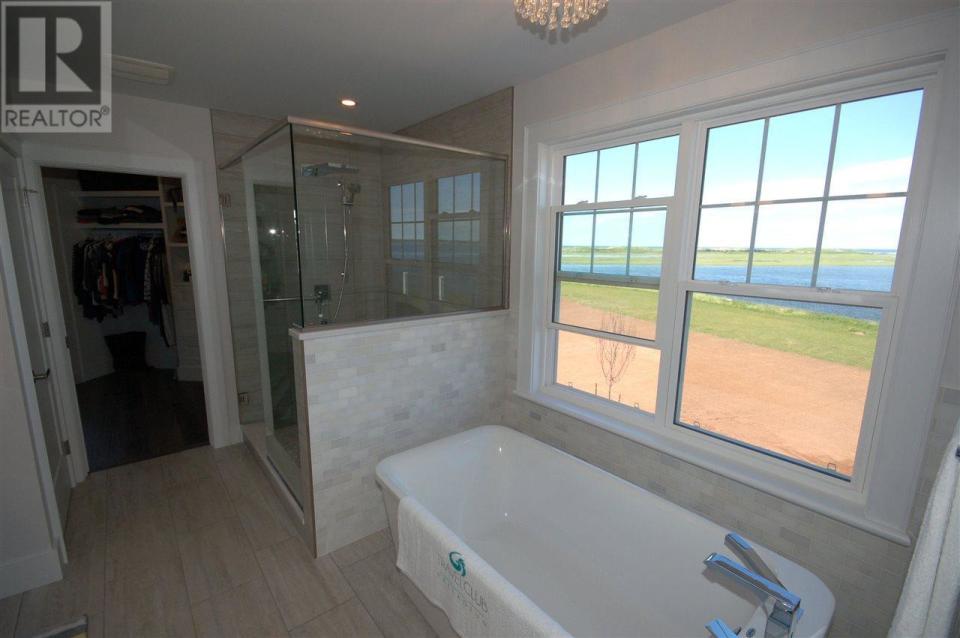 <p><span>296 Macmillan Point Road, West Covehead, P.E.I.</span><br> The master bedroom also has this ensuite and a walk-in closet. There are four bathrooms in the home.<br> (Photo: Zoocasa) </p>