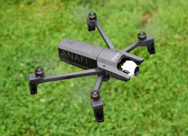 David Pogue reviews Parrot Anafi drone