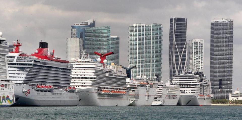 Cruceros alineados en PortMiami en marzo de 2020, justo antes de que la pandemia de COVID-19 cerrara la industria.