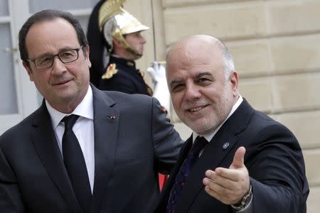 French President Francois Hollande (L) greets Iraq's Prime Minister Haider al-Abadi as he arrives for talks at the Elysee Palace in Paris, France, June 2, 2015. REUTERS/Philippe Wojazer