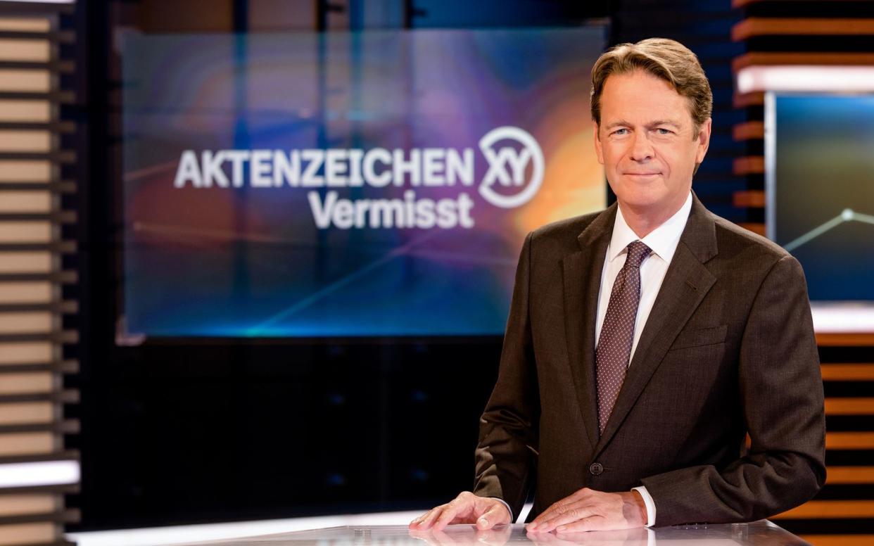 In der ZDF-Sendung "Aktenzeichen XY ... Vermisst" widmete sich Moderator Rudi Cerne dem Verbleib vier verschwundener Menschen. (Bild: ZDF / Nadine Rupp)