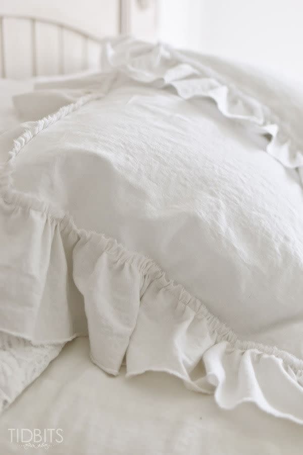 DIY Ruffle Pillow Shams