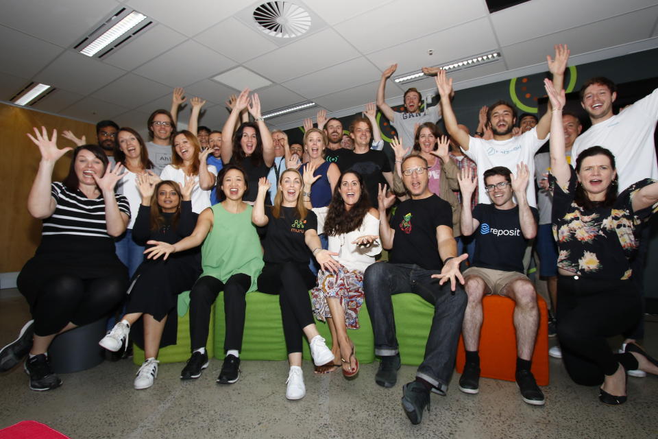 MuruD staff and SYD6 class cheer. (Image: Telstra)