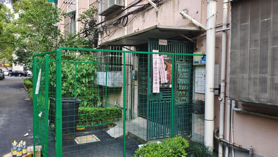 A view of the wire fence installed to keep Shanghai residents inside a condo building as a measure to curb the spread of Covid-19 in Shanghai.