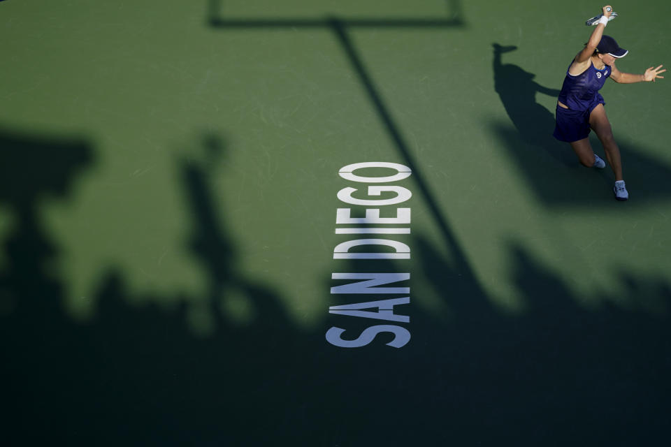 Iga Swiatek, of Poland, returns to Donna Vekic, of Croatia, during the final match at the San Diego Open tennis tournament, Sunday, Oct. 16, 2022, in San Diego. (AP Photo/Gregory Bull)