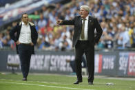 Britain Soccer Football - Hull City v Sheffield Wednesday - Sky Bet Football League Championship Play-Off Final - Wembley Stadium - 28/5/16 Hull City manager Steve Bruce and Sheffield Wednesday manager Carlos Carvalhal Action Images via Reuters / Tony O'Brien Livepic EDITORIAL USE ONLY. No use with unauthorized audio, video, data, fixture lists, club/league logos or "live" services. Online in-match use limited to 45 images, no video emulation. No use in betting, games or single club/league/player publications. Please contact your account representative for further details.