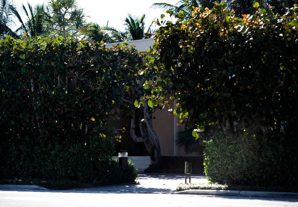 The Palm Beach Architectural Commission has endorsed a project to add security gates a house at 1616 N. Ocean Blvd. next to the public dock at the northern tip of Palm Beach.