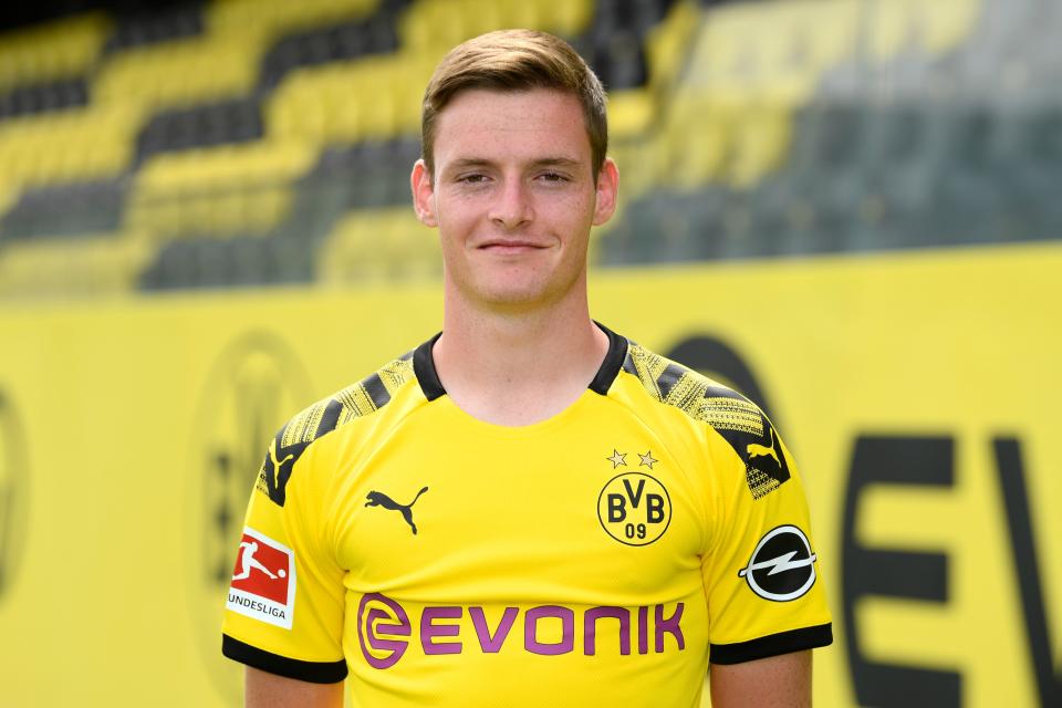 Sergio Gómez con la camiseta del Borussia de Dortmund. (Foto: Ina Fassbender / AFP / Getty Images).