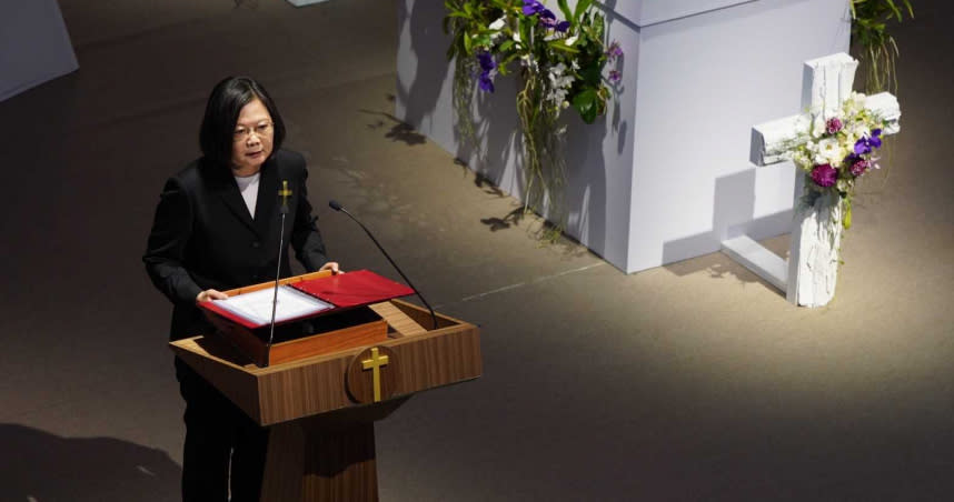 總統蔡英文今日出席「李登輝追思告別禮拜」致詞。（圖／台北市攝影記者聯誼會提供）