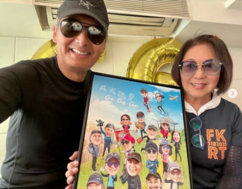 Fat Gor just recently turned 66 in May, here with Louise Lee who presented him with a very large birthday card from her and their jogging team