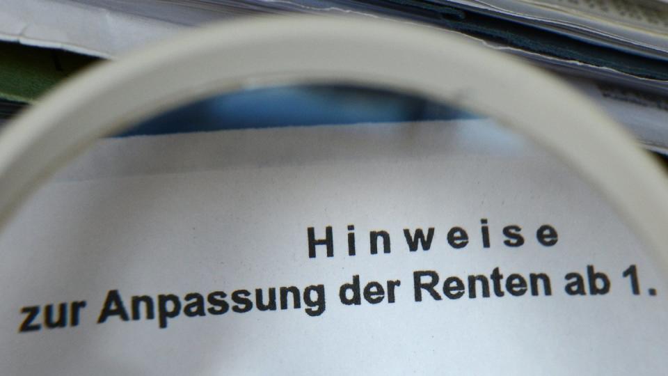 Durch die neue Rentenerhöhung müssen manche Rentner nun eine Steuererklärung einreichen.