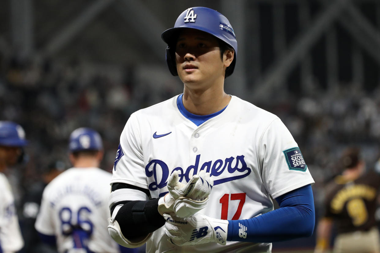 Shohei Ohtani, bateador designado y pitcher de Los Angeles Dodgers, acusó a su ex intérprete, Ippei Mizuhara, de robarle 4.5 millones de ólares para paga una deuda de apuestas ilegales. (Foto: Chung Sung-Jun/Getty Images)