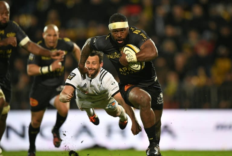 La Rochelle's centre Levani Botia (R) outruns Brive's scrum-half Jean-Baptiste Pejoine during their French Top 14 rugby union match, at the Marcel Deflandre stadium in La Rochelle, on March 18, 2017