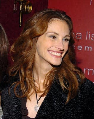 Julia Roberts at the New York premiere of Revolution's Mona Lisa Smile