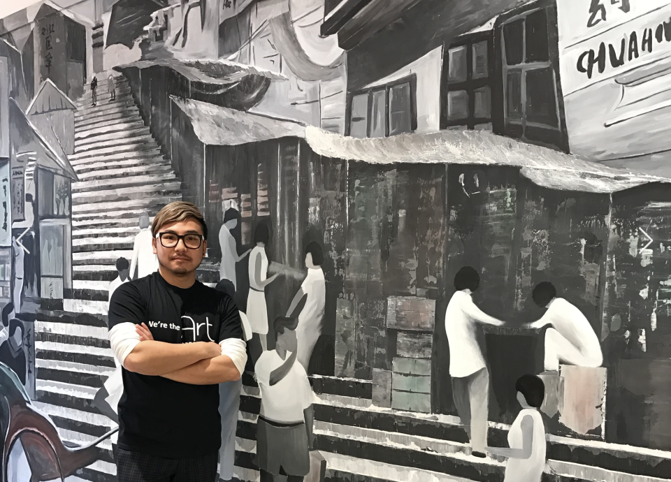 Joe Yiu與他創作的奇華餅家壁畫
