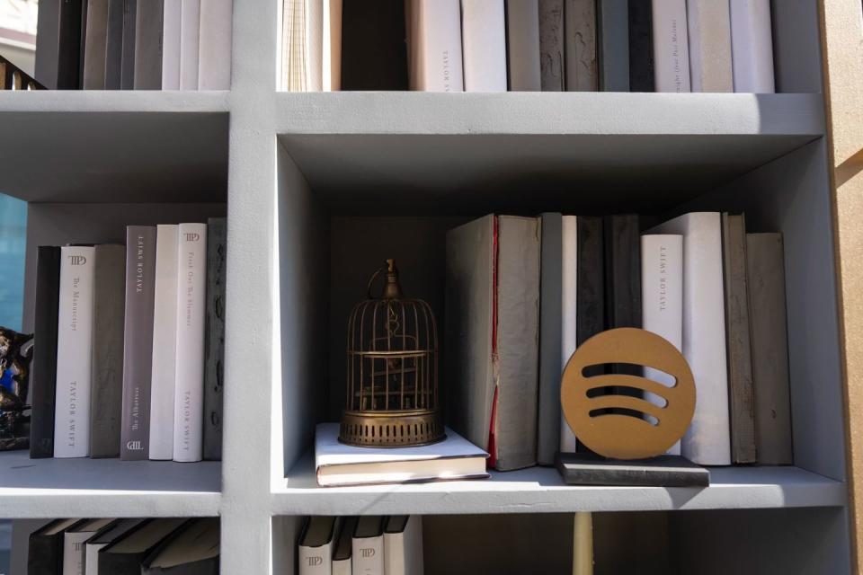 inside taylor swift's spotify popup