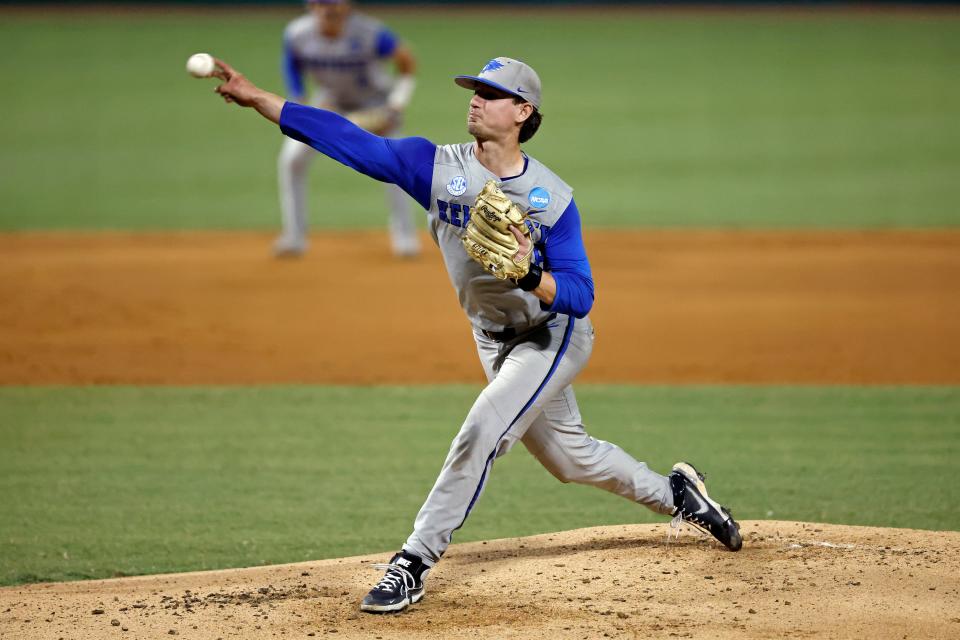 Kentucky pitcher Zack Lee throws to an LSU batter during the first inning of an NCAA college baseball tournament super regional game in Baton Rouge, La., Saturday, June 10, 2023. (AP Photo/Tyler Kaufman)