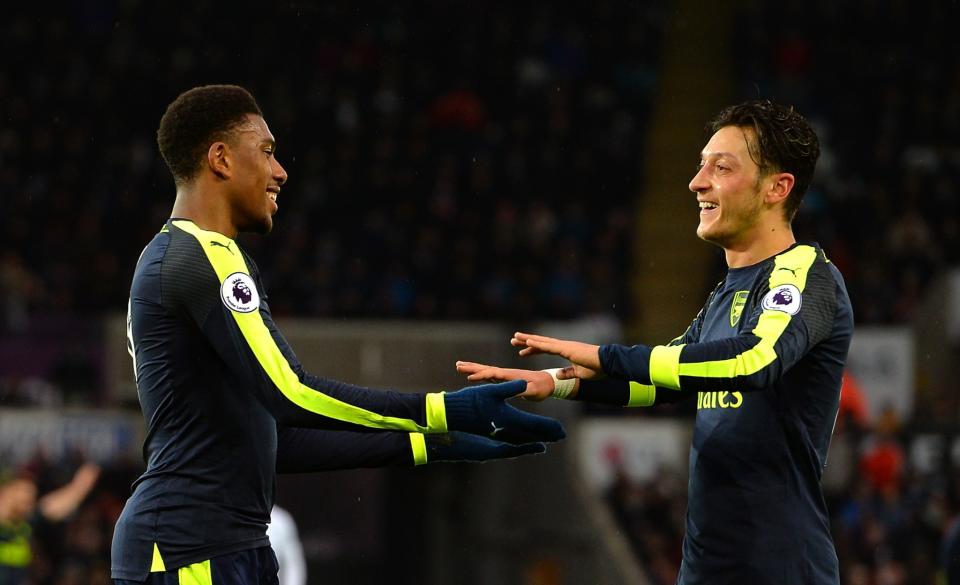 Mesut Ozil and Alex Iwobi celebrate