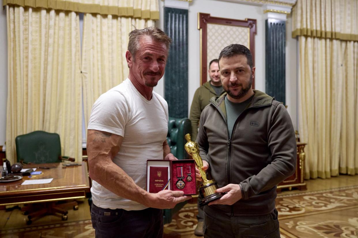 Sean Penn et le président Zelensky le 8 novembre 2022 - STR / UKRAINIAN PRESIDENTIAL PRESS SERVICE / AFP