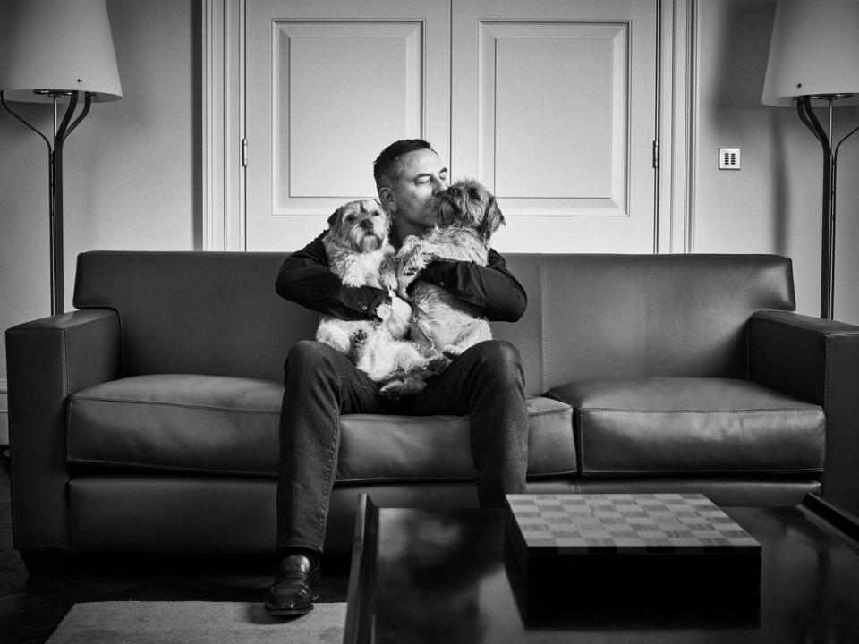 David Walliams with his border terriers, Bert and Ernie (Andy Gotts / SWNS)