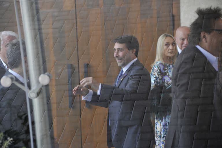 El periodista Eduardo Feinmann, un elegante padrino de la boda