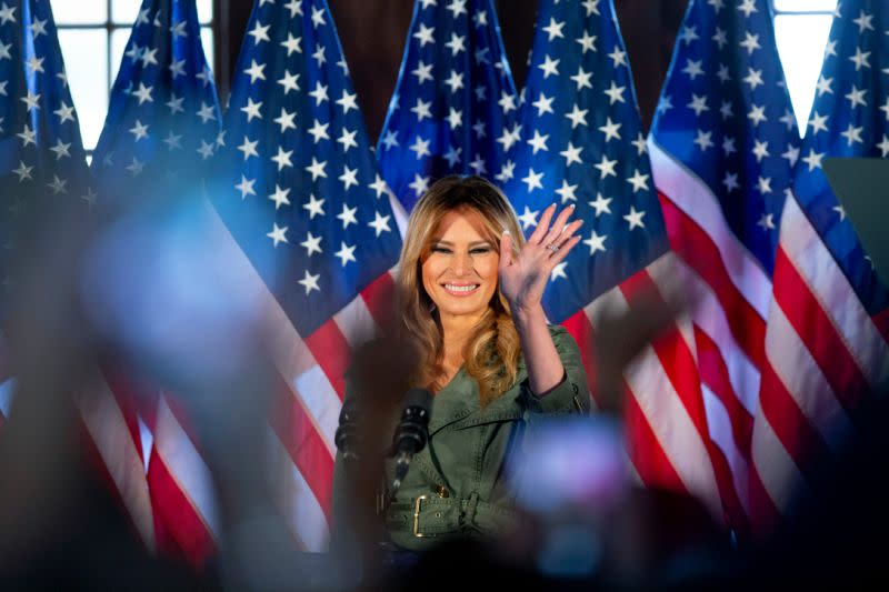 La primera dama Melania Trump hablando durante un mitin de campaña el martes 27 de octubre de 2020 en Atglen, Pensilvania (Foto AP/Laurence Kesterson)