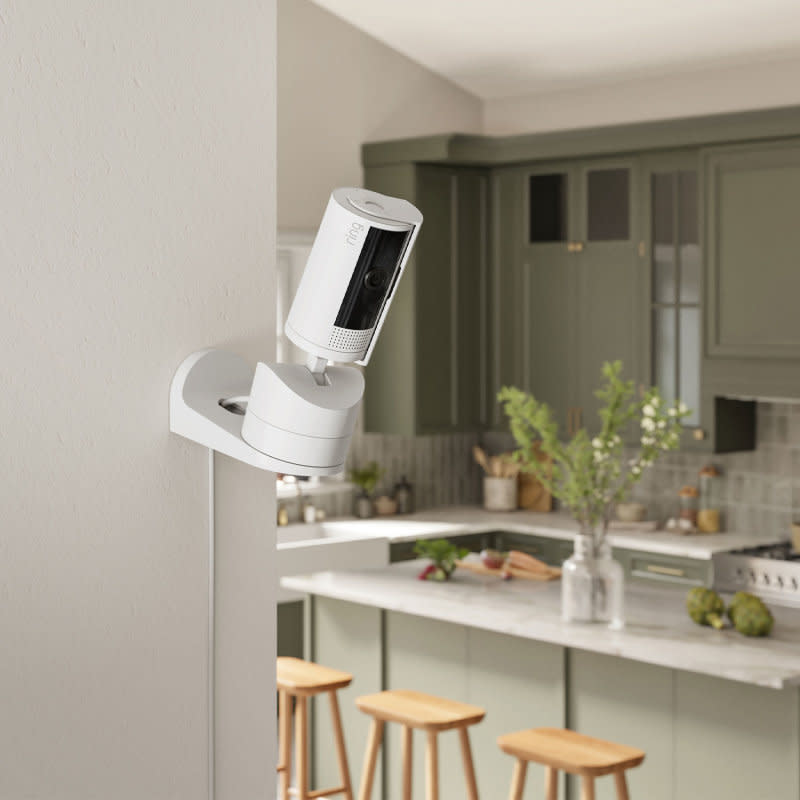 Pan-Tilt Indoor Camera<p>Ring</p>