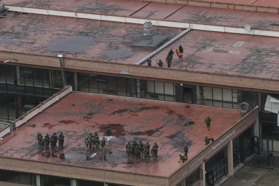 Las medidas de seguridad en la cárcel de Turi, Ecuador, el 14 de enero de 2024. (Foto AP /Javier Caivinahua)