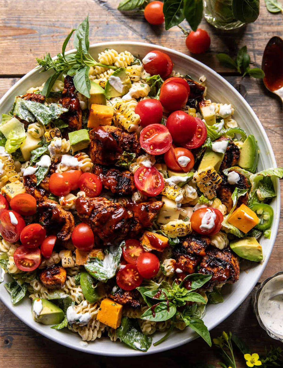 Salade de pâtes au poulet mariné