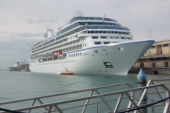 Three die in Caribbean cruise ship fire