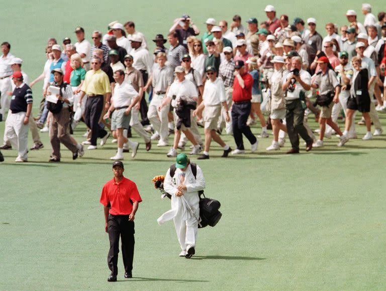 Tiger en 1997 y uno de sus recorridos en Augusta, su cancha predilecta