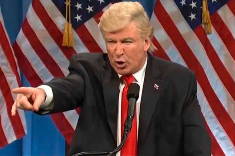 Alec Baldwin ridiculizó a Trump al principio de su mandato; bandas como The Killers cuestionan con música su gestión de gobierno