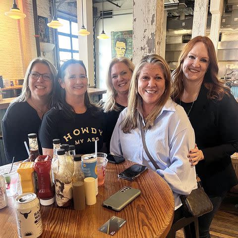<p>thepioneerwomanmag/Instagram</p> Ree Drummond with her longtime friends in Nashville.