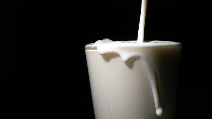 Die DMK Group und die Fude + Serrahn Milchprodukte rufen fettreduzierte Milch zurück. Foto: dpa