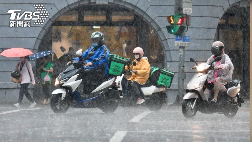 午後雷雨來襲。（圖／胡瑞麒攝）