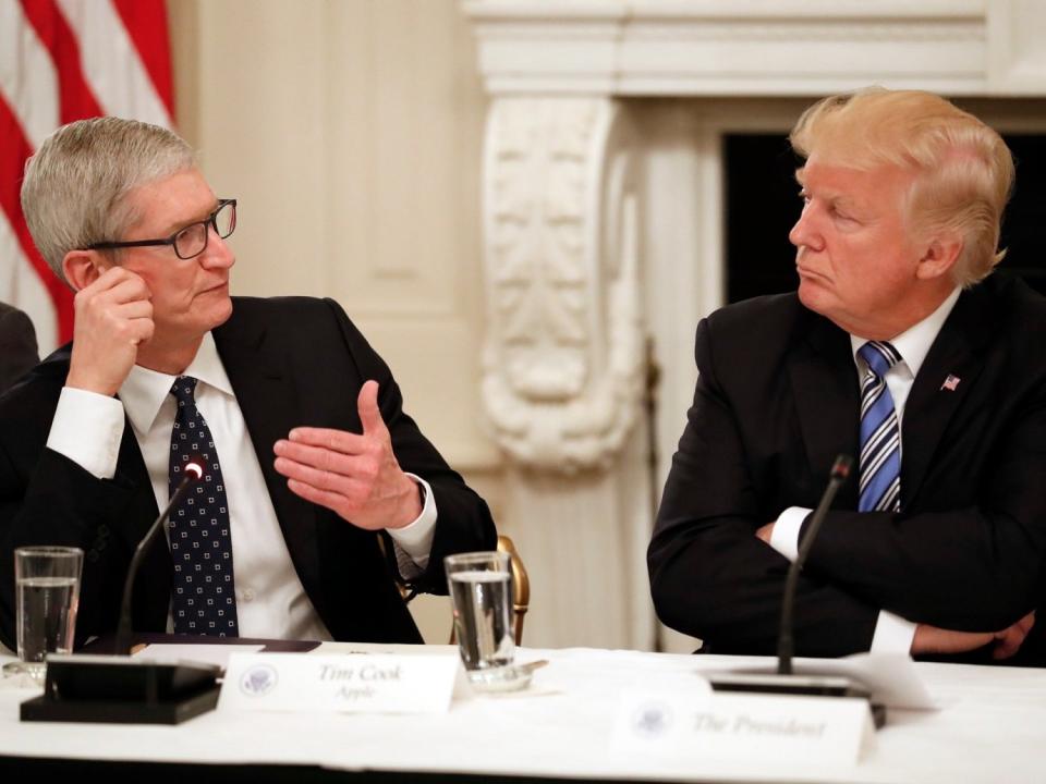 Tim Cook Donald Trump