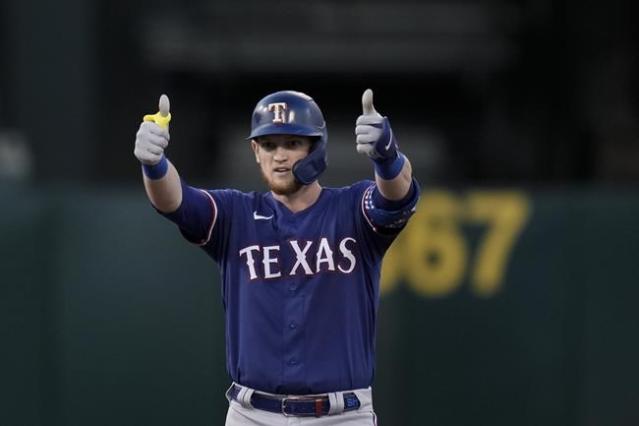 Montgomery sharp, Rangers hit 3 HRs to win fifth straight, beat