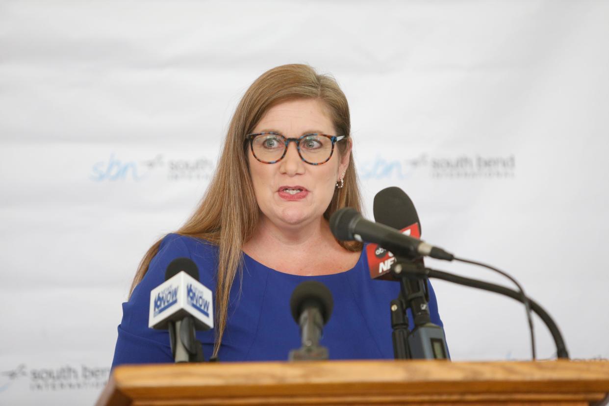 Breeze Airlines Chief Guest Officer Fiona Kiesel announces Wednesday, Aug. 7, 2024, that the airline will begin air service at South Bend International Airport with nonstop flights to Orlando on Nov. 5 and to Fort Myers on Feb. 5, 2025.