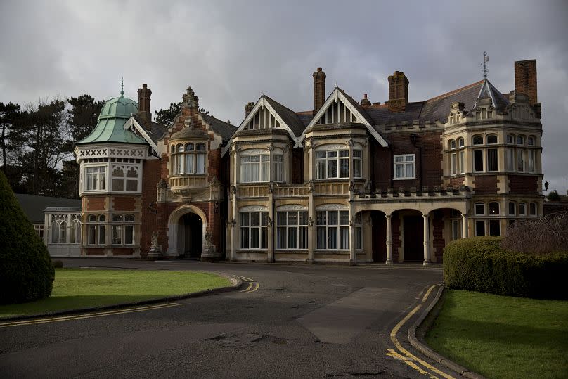 Une vue extérieure montre le manoir du musée de Bletchley Park dans la ville de Bletchley dans le Buckinghamshire, en Angleterre, le 15 janvier 2015