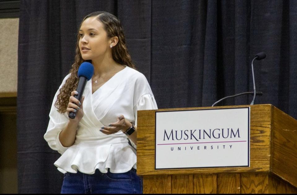 Jasmine Williams, an adversity and resilience speaker, talks to students at Muskingum University.