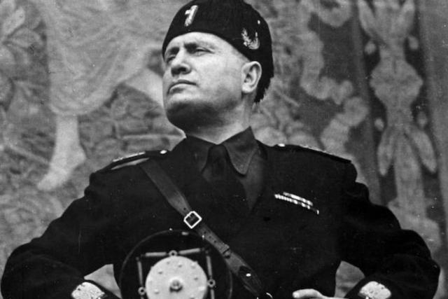 El final de Benito Mussolini, con su cuerpo en la plaza para que la  muchedumbre descargue su furia