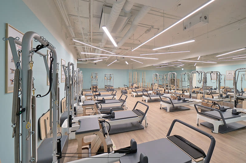 完整的皮拉提斯(Pilates)器械教室，有核心器械床、器械椅子、凱迪拉克床...等等，相當完善